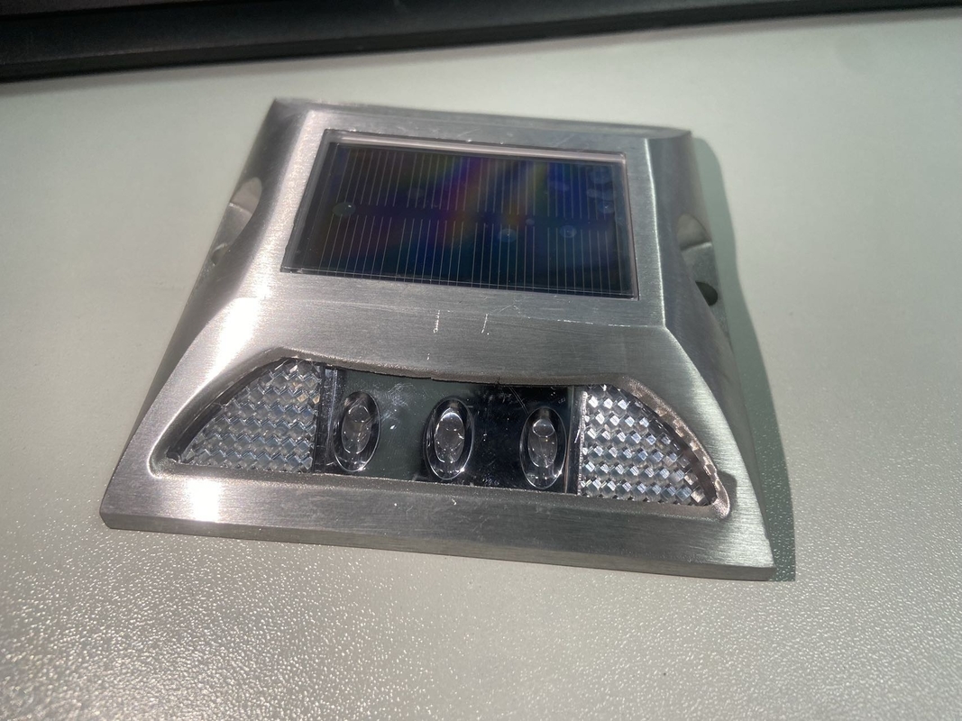 Aluminium legering PC zonne-aangedreven wegstokjes met IP68 waterdicht niveau en LED-lichtbron