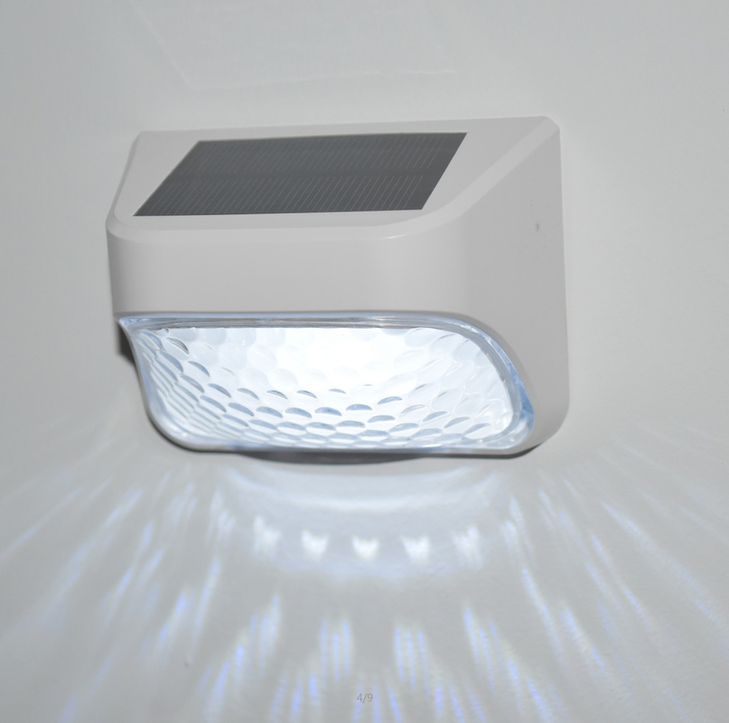 RGB Warm White Solar Fence Light IP65 Waterdicht niveau Monokristallijn silicium 15 uur werktijd