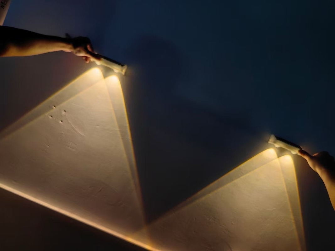 Buiten zonneheklamp met warme witte RGB lichtkleur en 20 lumens helderheid