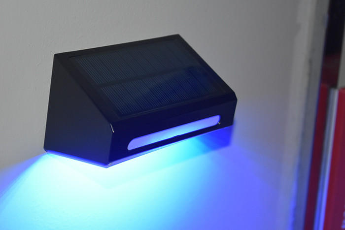 Heldere Warme Witte RGB Buiten Zonnewandlicht Ternary Lithiumbatterij IP65 Waterdicht