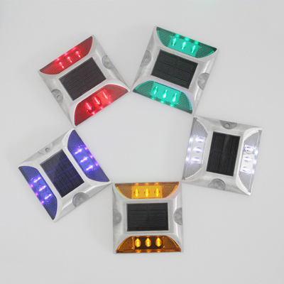 IP67 de aangedreven Zonnewegnagel steekt constant RGB Helder voor Openlucht aan