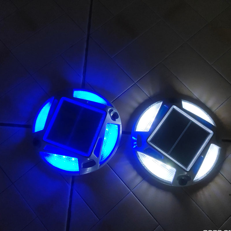 Warme witte zonnewegstok met 12 LED's voor verkeersveiligheid en opritverlichting