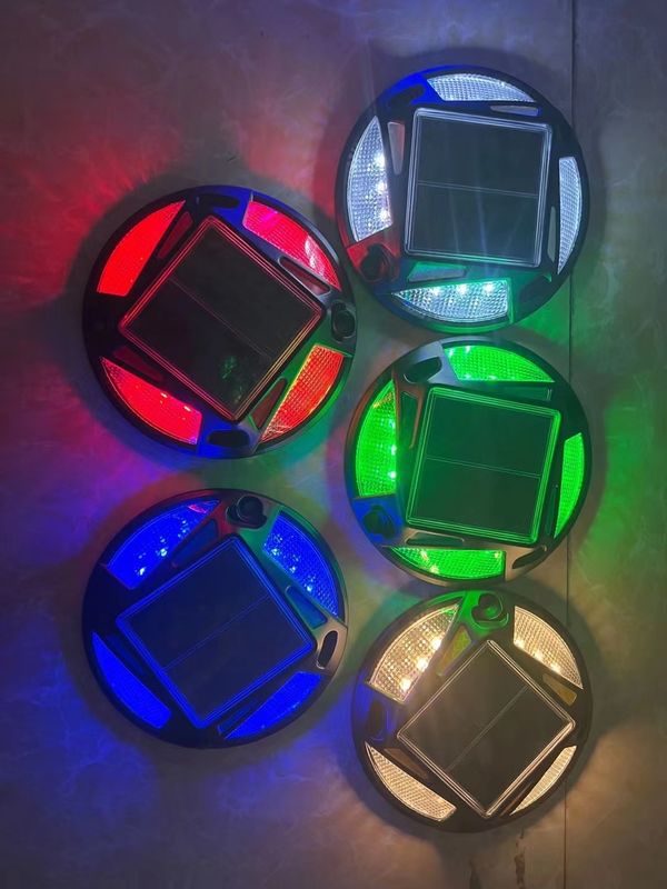 Warme witte zonnewegstok met 12 LED's voor verkeersveiligheid en opritverlichting